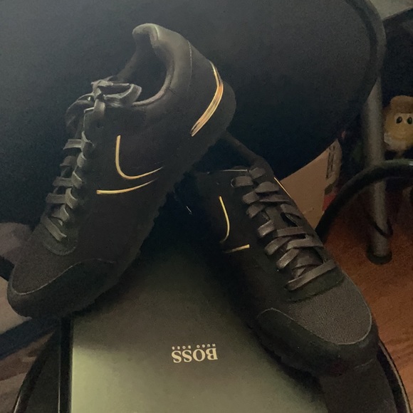Hugo Boss -BOSS Black Suede w/Gold Trim Sneakers retails $225 NEW ππ€ - Picture 4 of 10